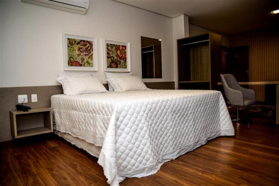 Grand Cafe Hotel Manhuacu Kültér fotó